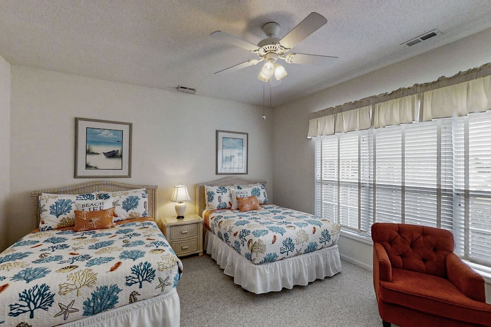 Lovely groundfloor golfandsea condo with onsite pool & screened patio Little River Vrbo