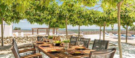Outdoor dining