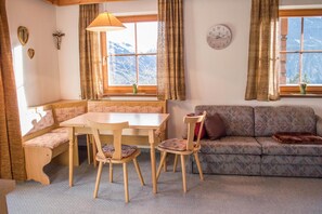 Dining Room - Apartment in Mittersill near KitzSki Lift (Mittersill)