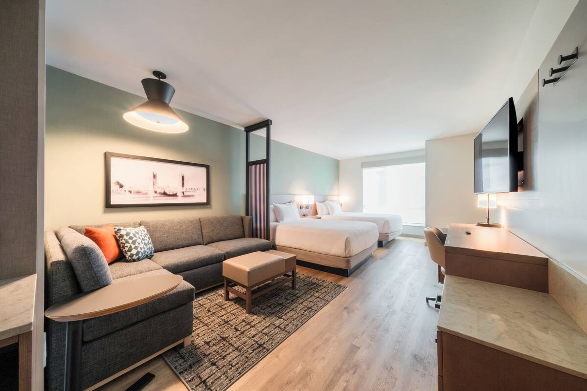 egyptian cotton sheets, premium bedding, tempur-pedic beds, in-room safe