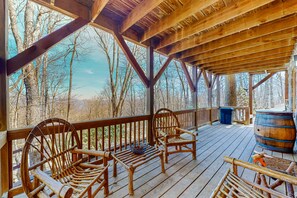 Terrace/patio - Inviting mountainside cabin with kitchenette, skiing, central AC, & W/D (Banner Elk)