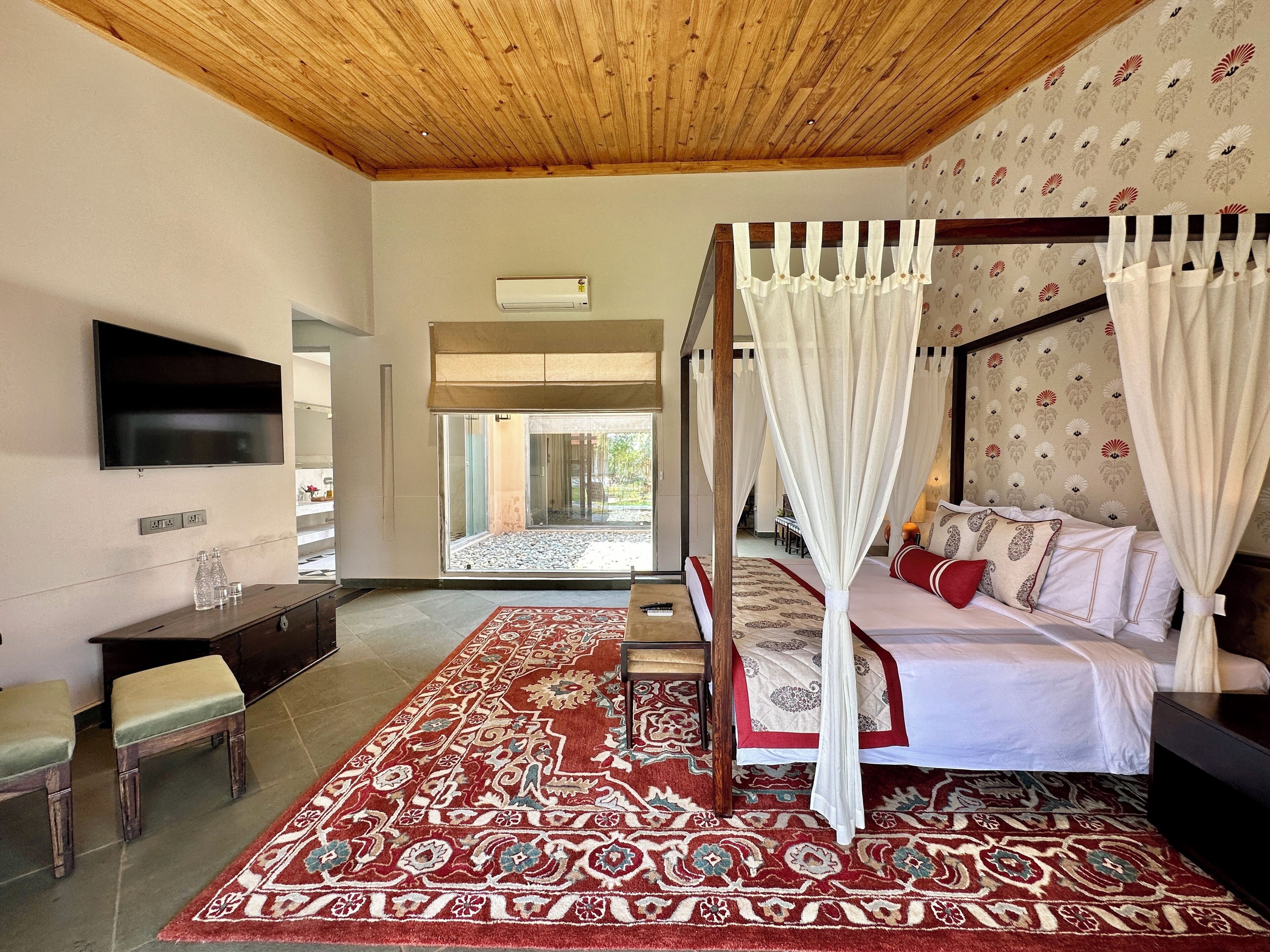 Luxury Villa (with Courtyard) | 1 bedroom, minibar, in-room safe, desk