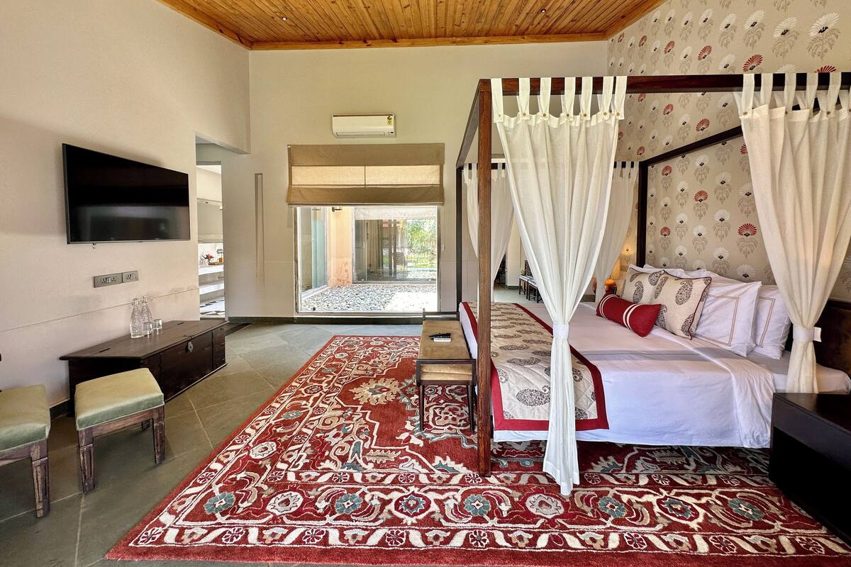 Luxury Villa (with Courtyard) | 1 bedroom, minibar, in-room safe, desk