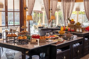 รวมอาหารเช้า�สไตล์อังกฤษเต็มรูปแบบ ทุกวัน