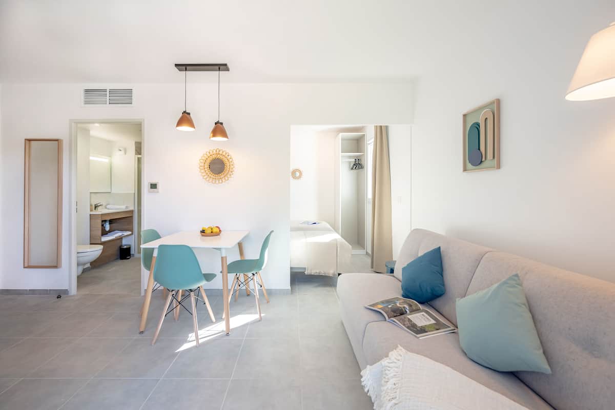 Appartement 4 personnes - 1 coin nuit fermé | 1 bedroom, free WiFi, bed sheets