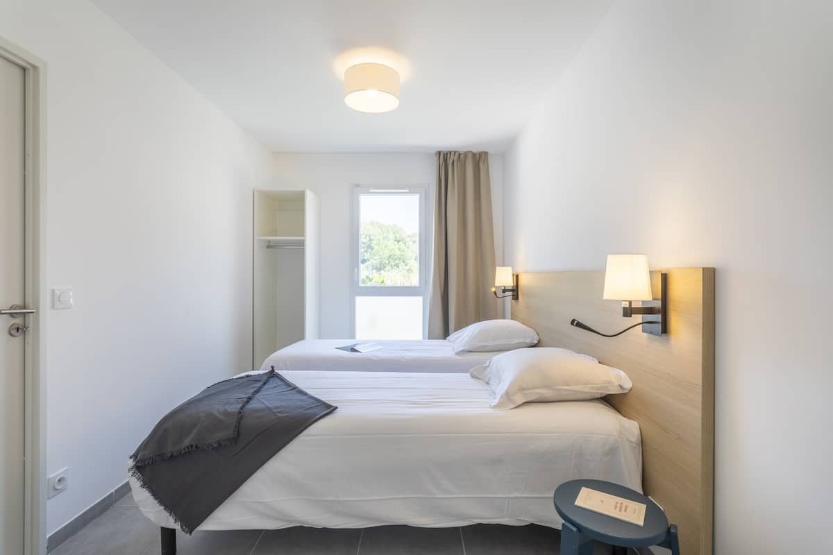 Apartment 4 people - 1 bedroom - Air conditionned - Terrace or balcony | 1 bedroom, free WiFi, bed sheets
