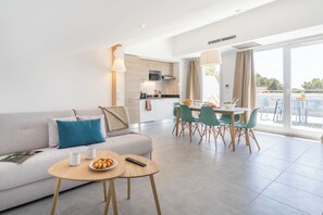 Apartment 6 people - 2 bedrooms - Duplex - Air conditionned - Spacious terrace | Living area | 15-inch flat-screen TV with cable channels, TV - Résidence Pierre & Vacances Cap Cassis Calanques (Roquefort-la-Bedoule)