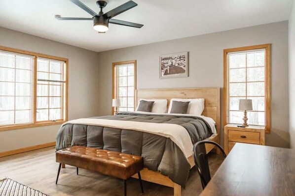 5 bedrooms, iron/ironing board, WiFi, bed sheets