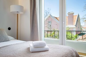 3 Schlafzimmer, Schreibtisch, Bügeleisen/Bügelbrett, Reisekinderbett