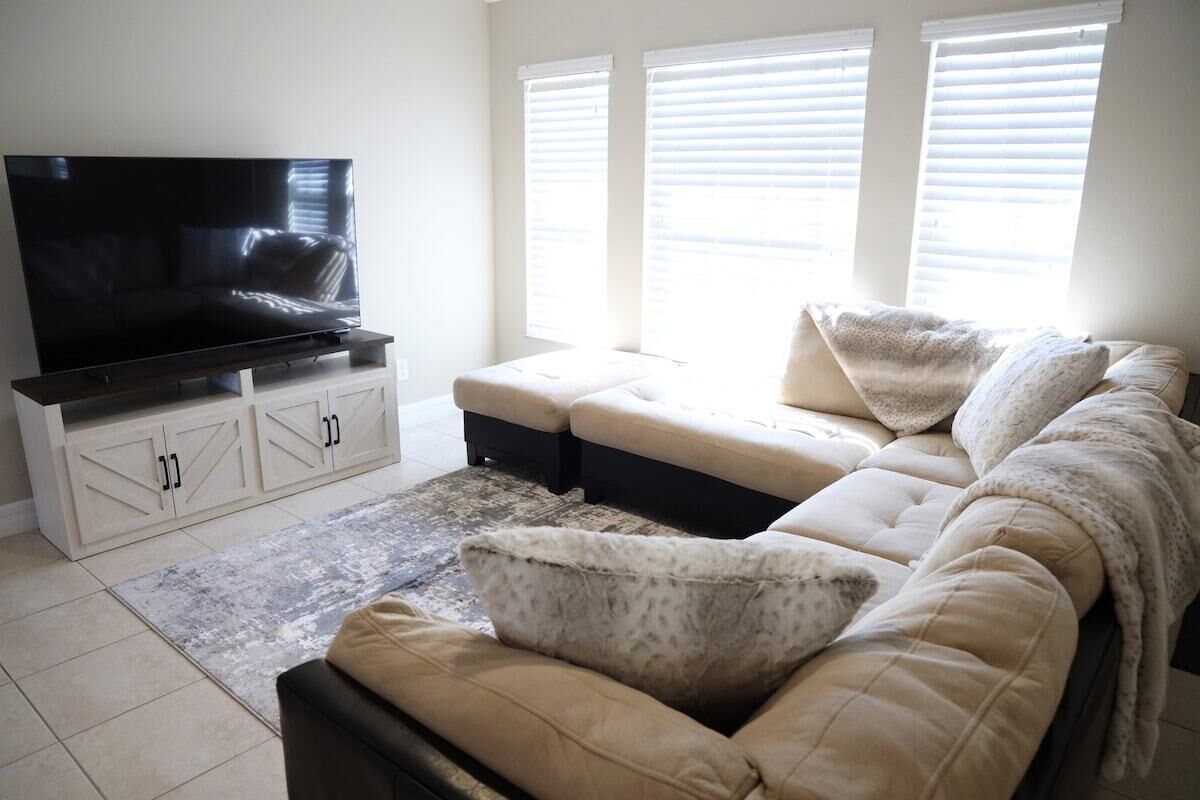 1 Royal Home, 1GIG Internet, 5 Star Location