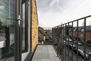 Property grounds - Skyvillion Apartments - Vineyard - 1Bed Apartment with Free Parking (Enfield)