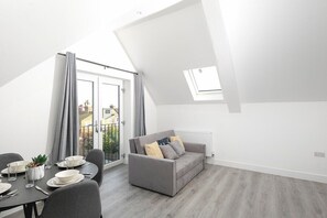 Interior - Skyvillion Apartments - Vineyard - 1Bed Apartment with Free Parking (Enfield)