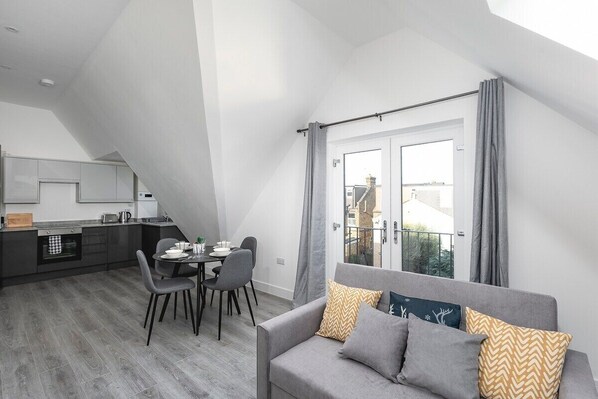 TV - Skyvillion Apartments - Vineyard - 1Bed Apartment with Free Parking (Enfield)