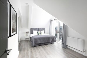 1 chambre, fer et planche à repasser, accès Internet, draps fournis