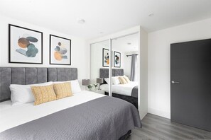 1 bedroom, iron/ironing board, Internet, bed sheets - Skyvillion Apartments - Vineyard Enfield Chase Farm - 1Bed Apartment w/ Balcony (Greater London)