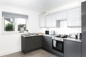Fridge, microwave, oven, stovetop - Skyvillion Apartments - Vineyard Enfield Chase Farm - 1Bed Apartment w/ Balcony (Greater London)
