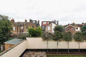 Property grounds - Skyvillion Apartments - Vineyard Enfield Chase Farm - 1Bed Apartment w/ Balcony (Greater London)