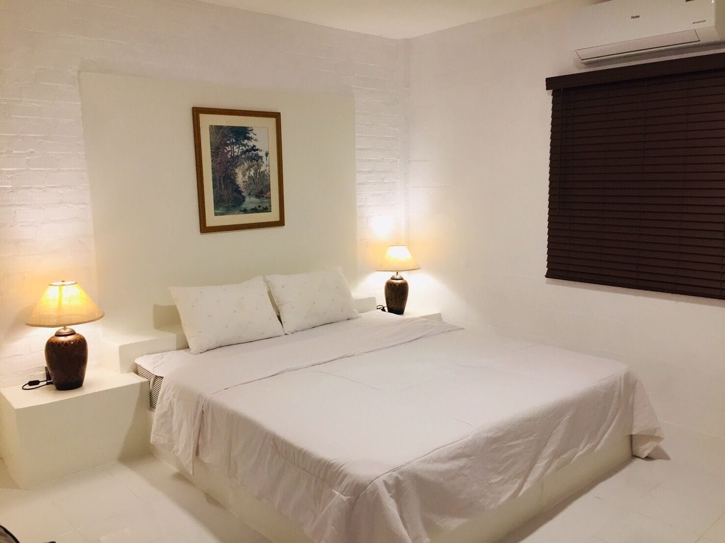 Rom – grand | Sengetøy av topp kvalitet, senger med overmadrass og minibar