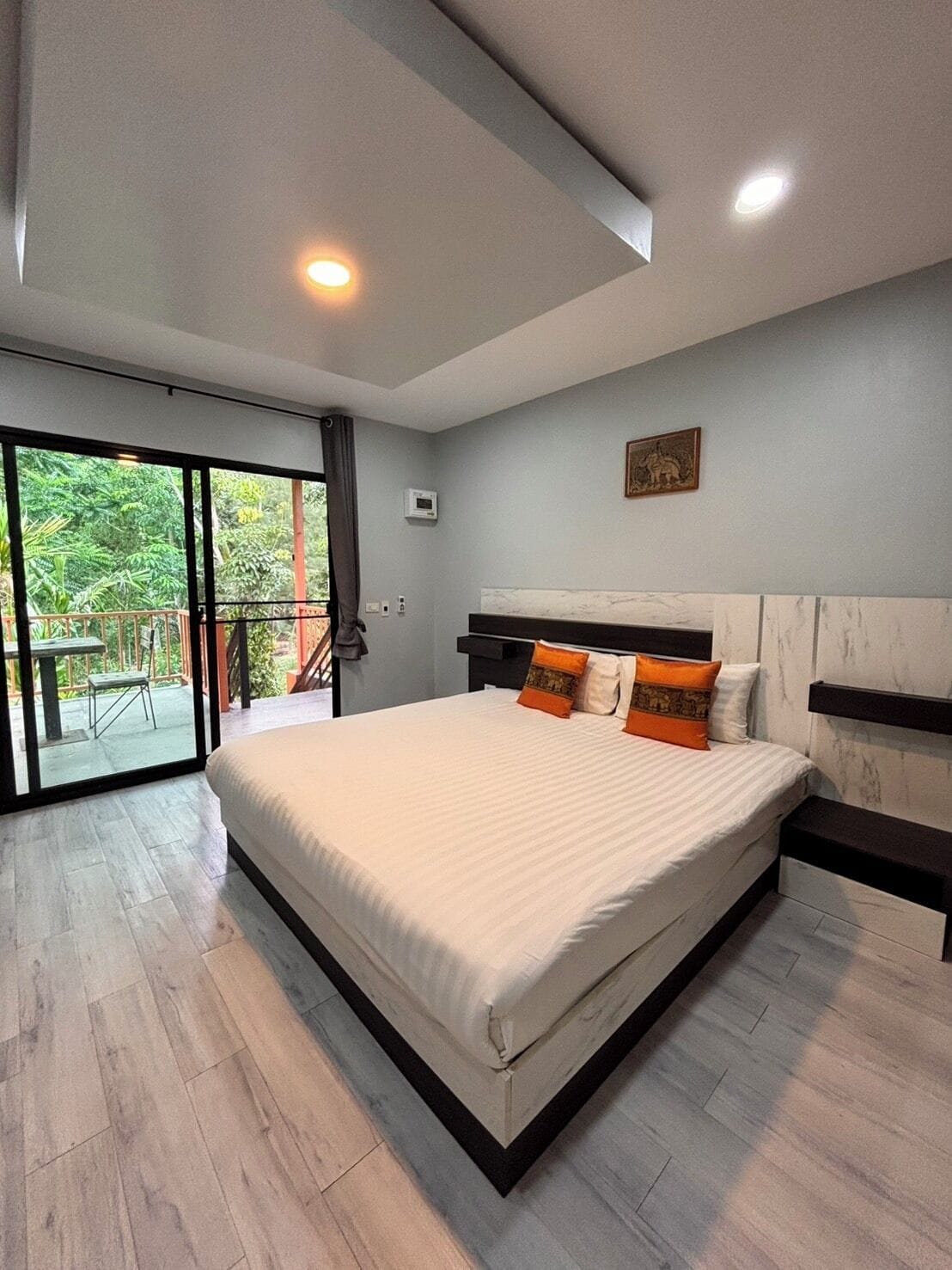 Deluxe Room | Premium bedding, pillow-top beds, minibar, in-room safe