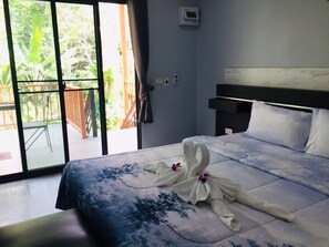 Premium bedding, pillow-top beds, minibar, in-room safe - Baansuan Suksangob Farm Stay (Yan Ta Khao)