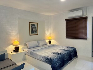 Chambre majestueuse | Literie de qualité, lit avec matelas à plateau-coussin, minibar