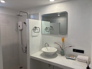 Standard Room | Bilik Mandi | Pancuran mandi, hulu semburan mandi hujan 