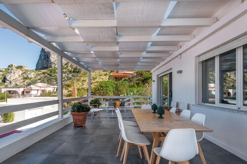 Seaview Villa In Mongerbino