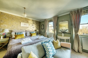 1 bedroom, desk, free WiFi, bed sheets