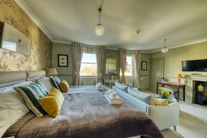 1 bedroom, desk, free WiFi, bed sheets