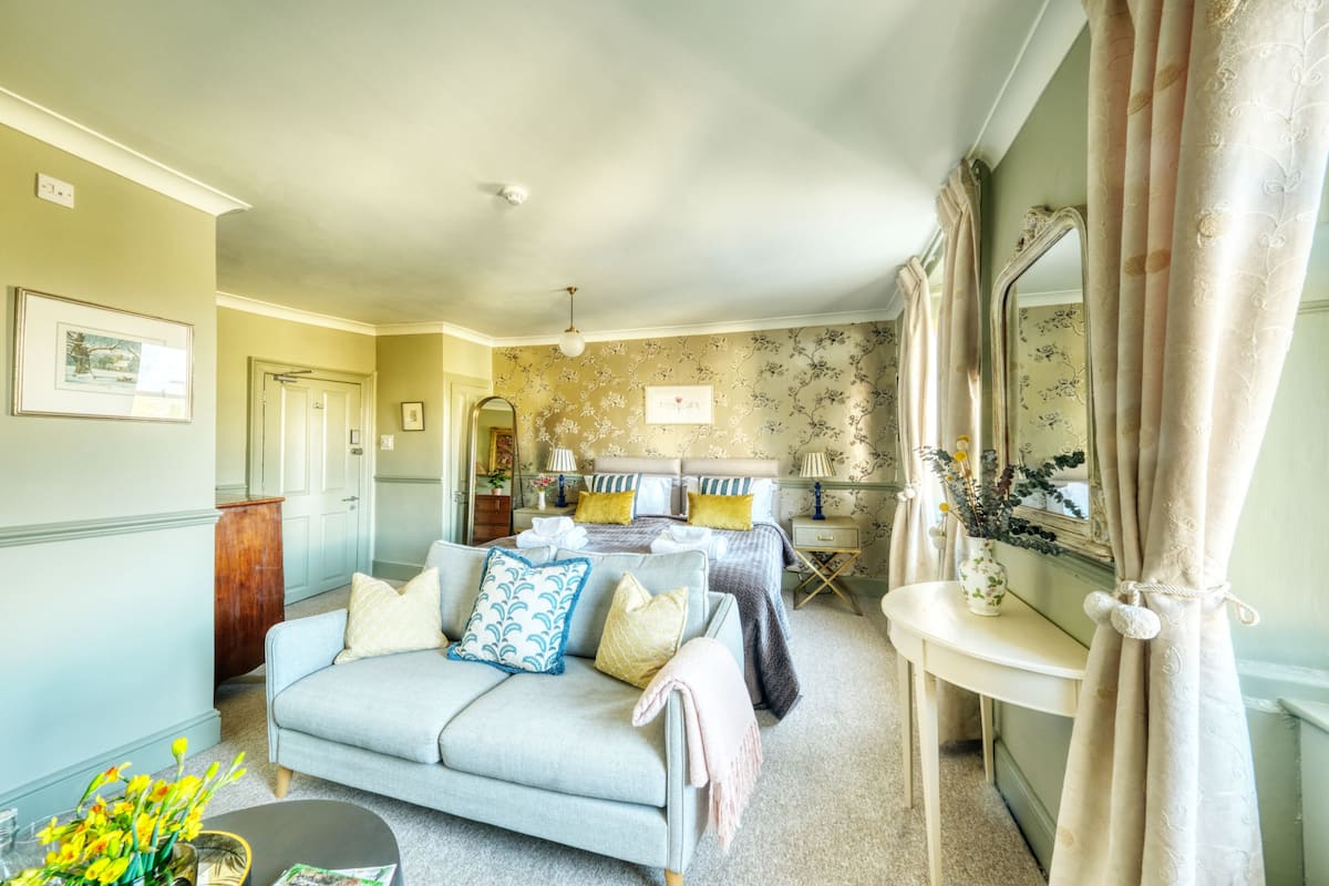 1 bedroom, desk, free WiFi, bed sheets