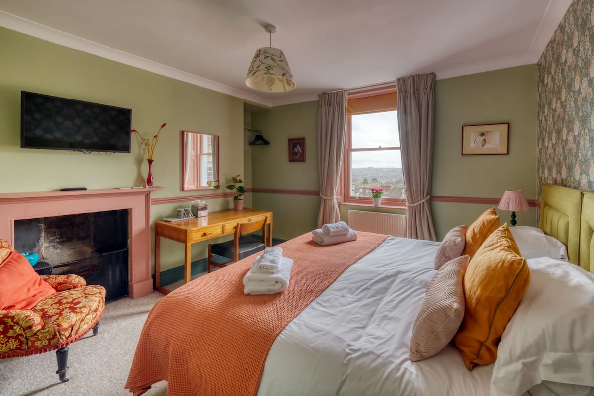 1 bedroom, desk, free WiFi, bed sheets