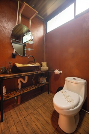 Serviettes fournies, savon, papier toilette