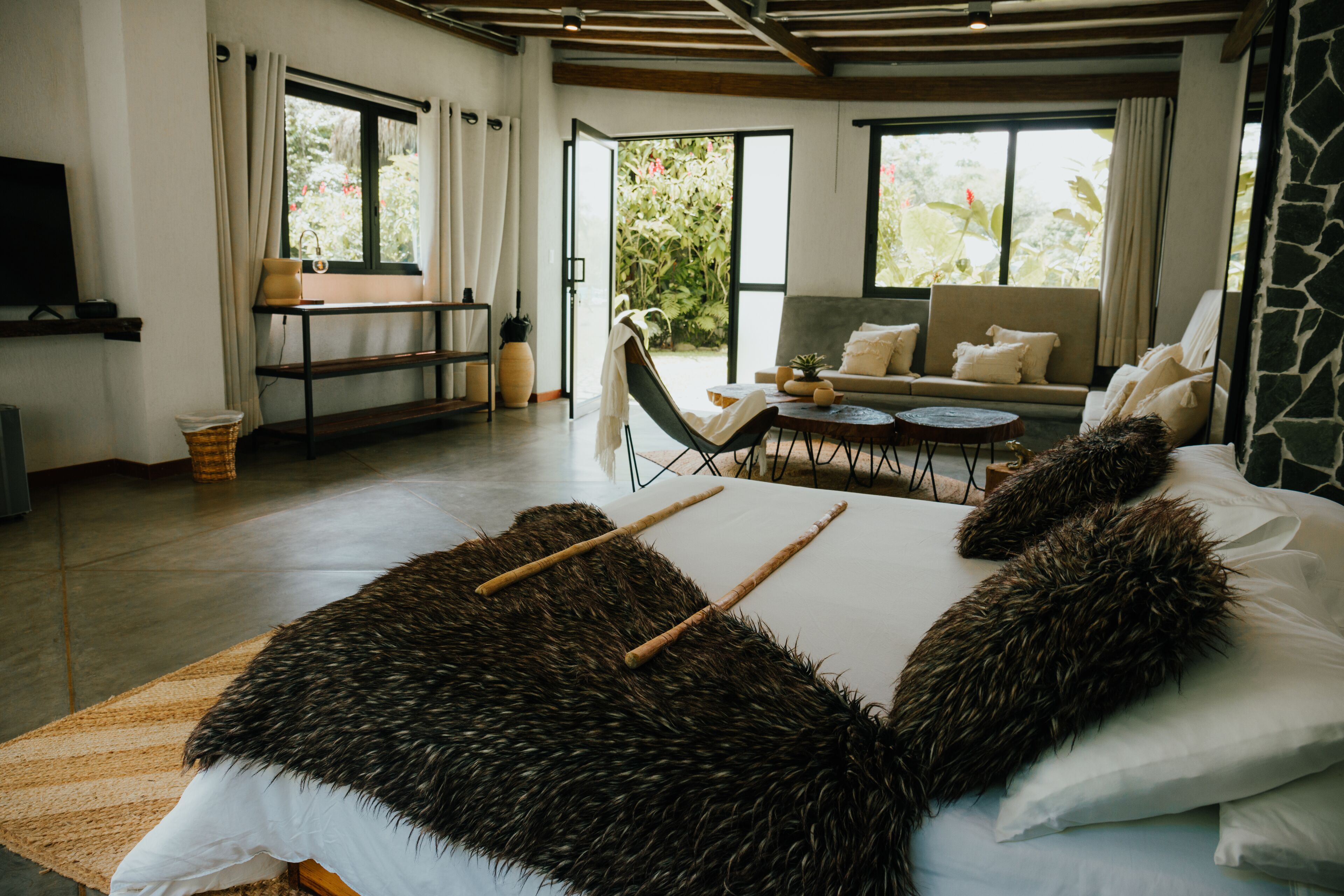 Habitación Premium | Ropa de cama de alta calidad, edredón y decoración personalizada 