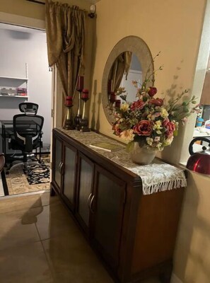 Interior - Elegant, 3 bedroom-vacation home. (Hudson)