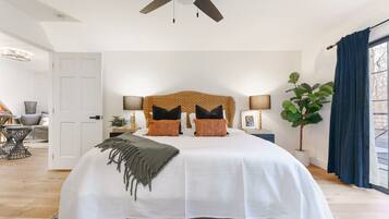 2 soverom, skrivebord, strykejern/-brett og wi-fi (inkludert)