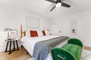 2 Schlafzimmer, Schreibtisch, Bügeleisen/Bügelbrett, kostenloses WLAN