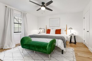 2 bedrooms, desk, iron/ironing board, free WiFi - Designer A-Frame | Huge Loft, Chef’s Kitchen, Hot Tub & Fire Pit (Seymour)