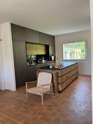 Kühlschrank, Ofen, Herdplatte, Geschirrspüler