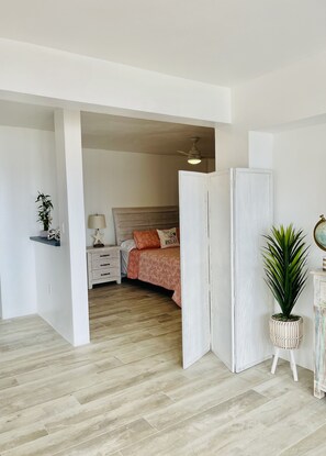 1 bedroom, desk, iron/ironing board, free WiFi - Escape to Paradise! Ocean View, Convenient Location, Solar/Backup Power/WIFI (St Thomas)
