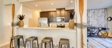 Fridge, microwave, stovetop, dishwasher