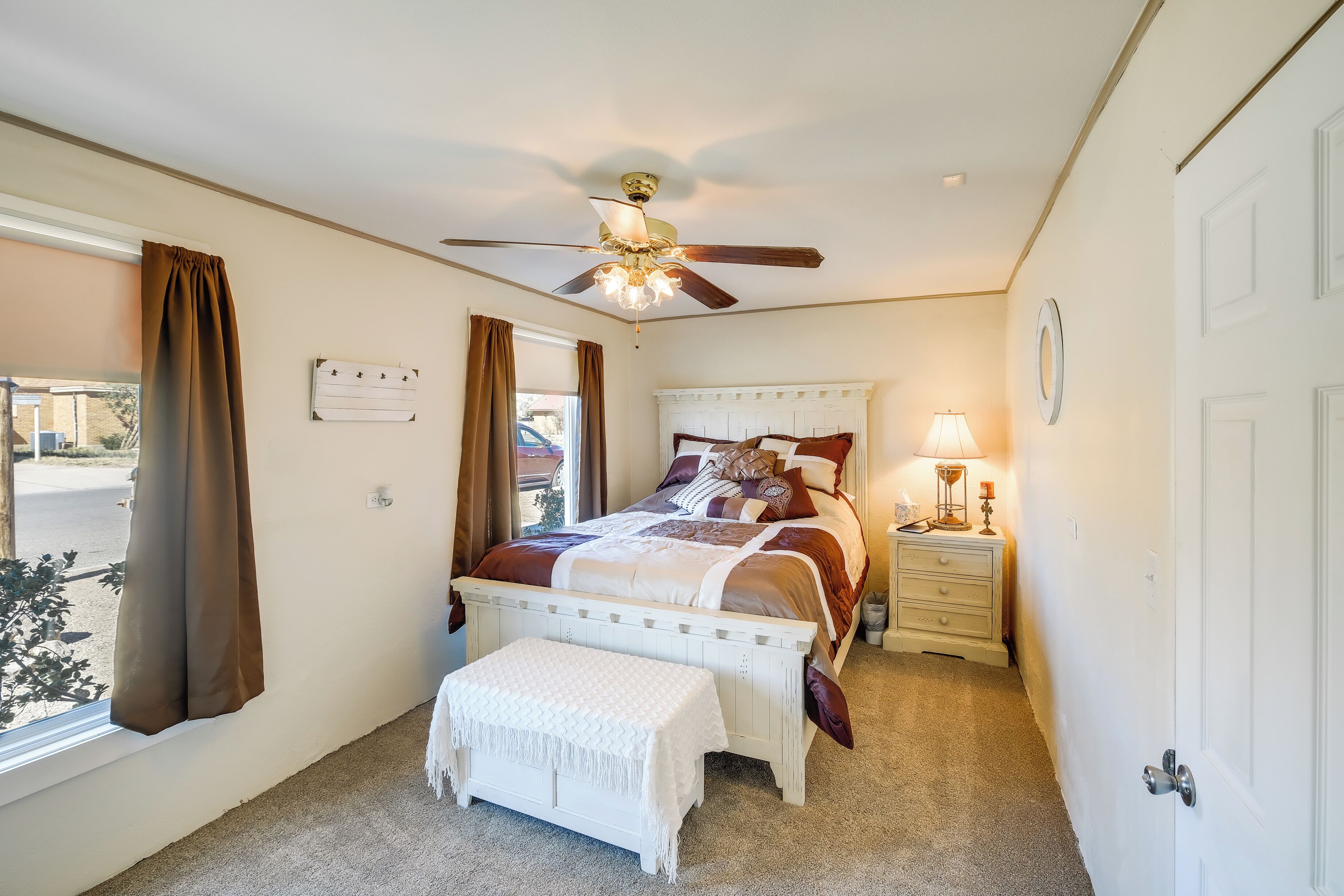 1 chambre, bureau, fer et planche à repasser, Wi-Fi