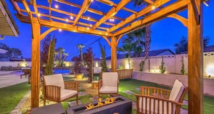 Vegas Mansion: Pool, Spa, Sauna, Theatre, By STRIP