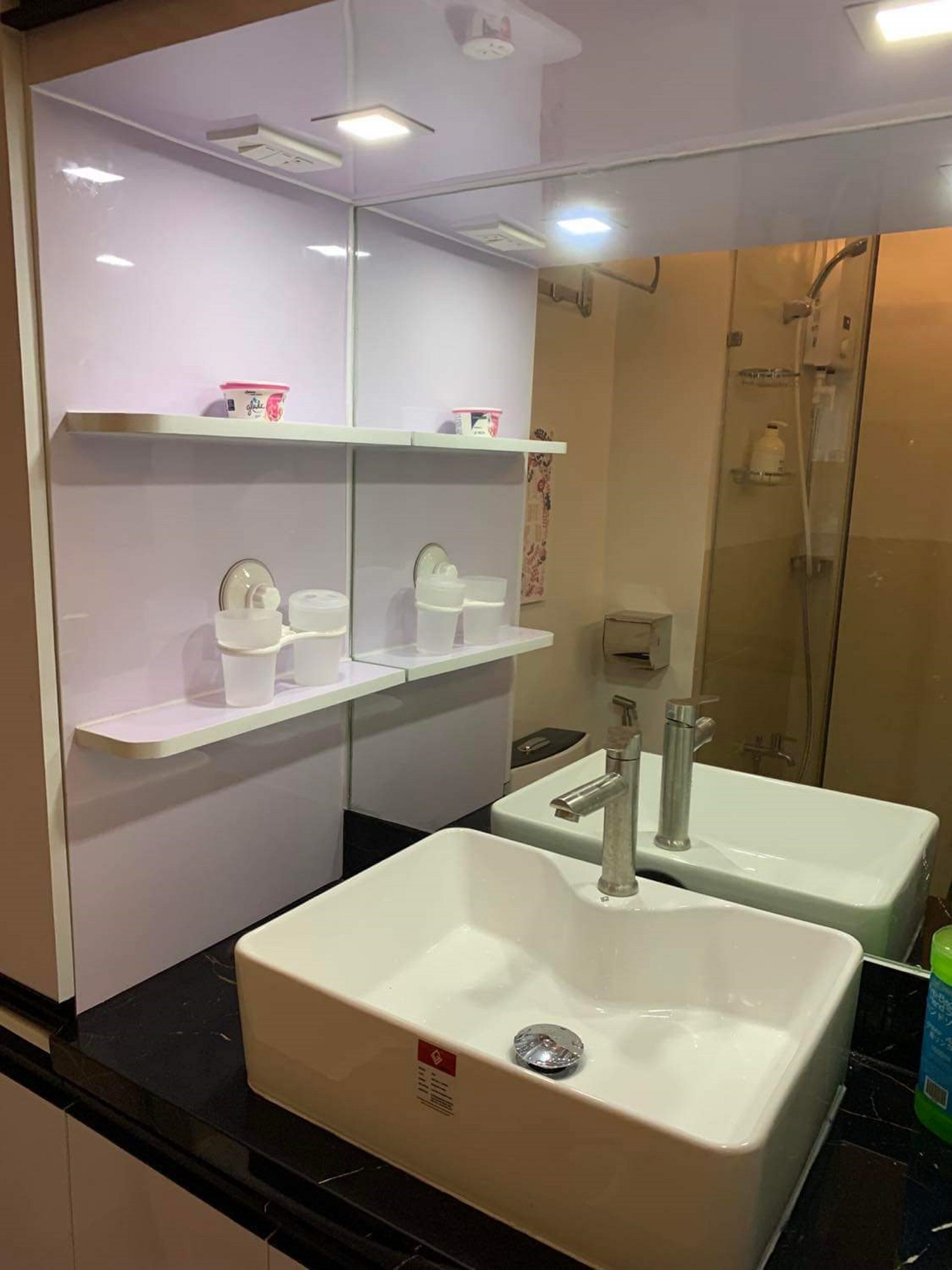 shower, towels, toilet paper