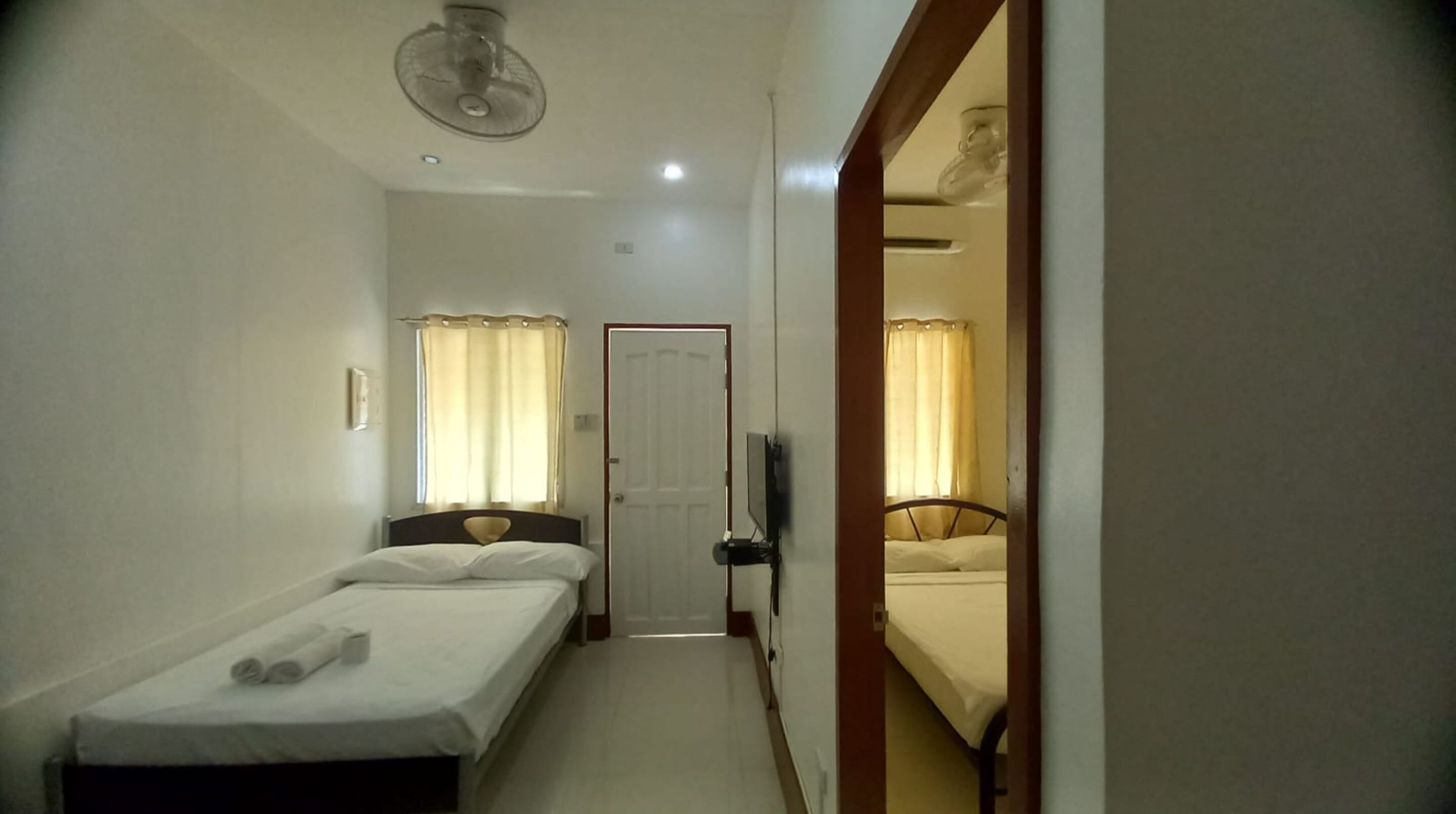 standard quadruple room | bed sheets