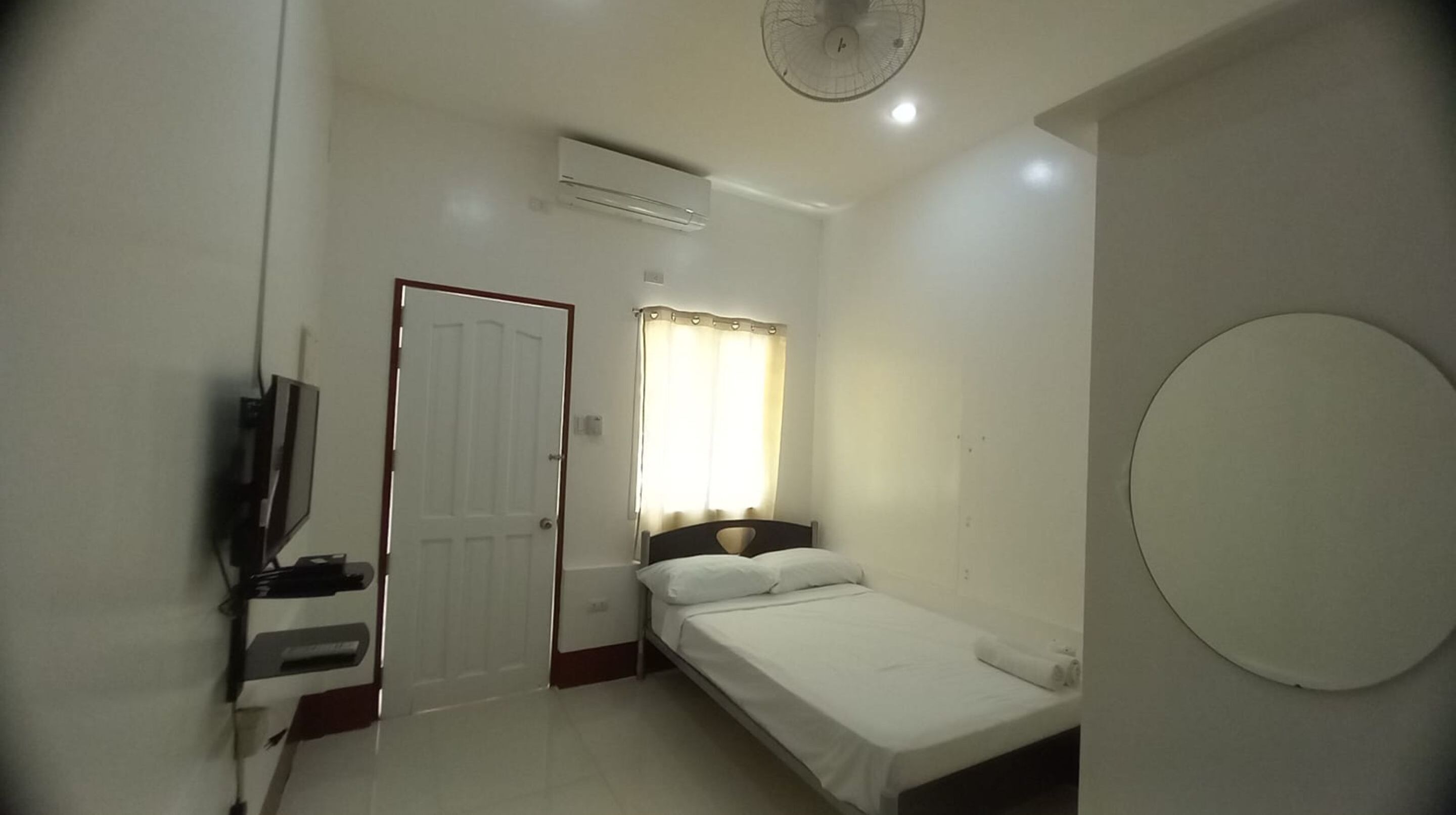 standard double room | bed sheets