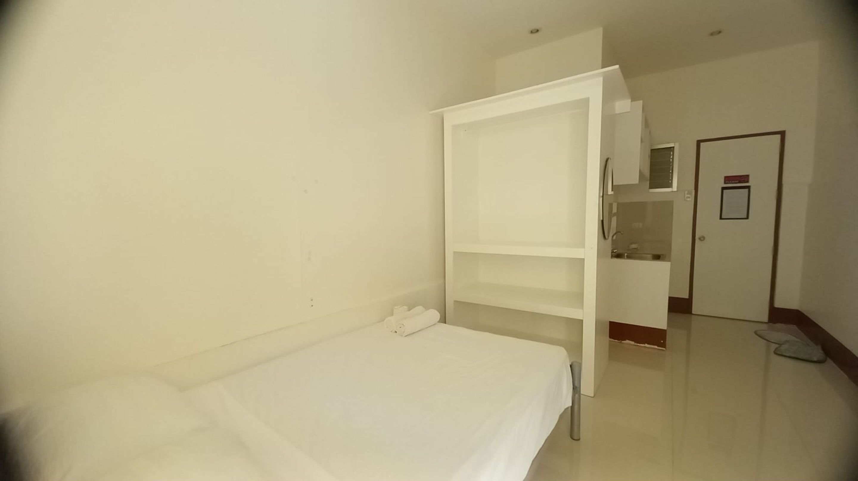 standard double room | bed sheets