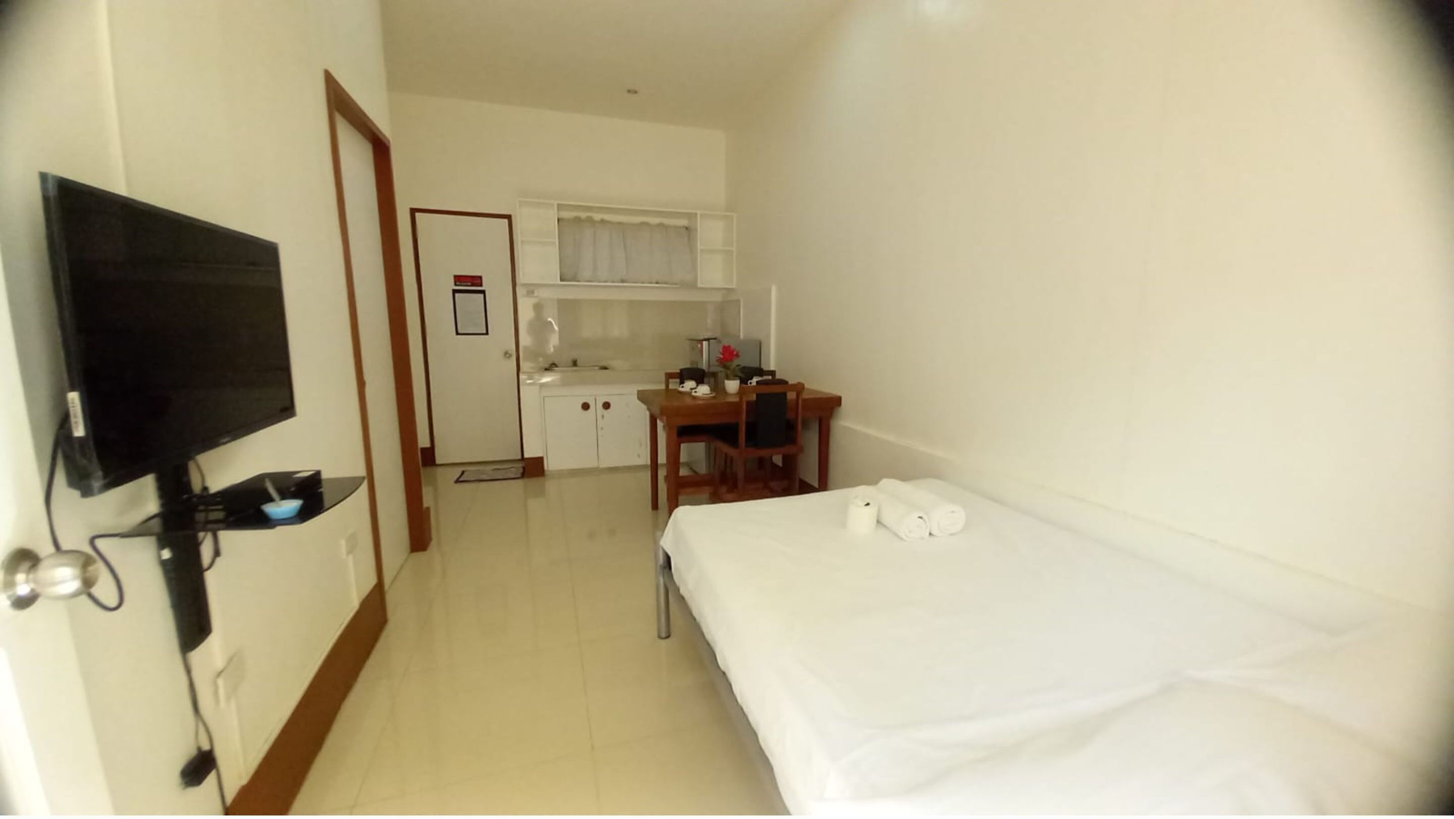 standard quadruple room | bed sheets