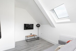 TV - Skyvillion Apartments - Vineyard Enfield Chase - 1Bed Apartment  (Greater London)