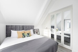 1 bedroom, iron/ironing board, Internet, bed sheets - Skyvillion Apartments - Vineyard Enfield Chase - 1Bed Apartment  (Greater London)