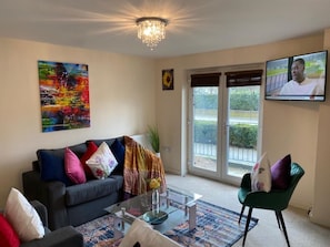 Living area - Exquisite Modern Homely Flat (Cambridge)